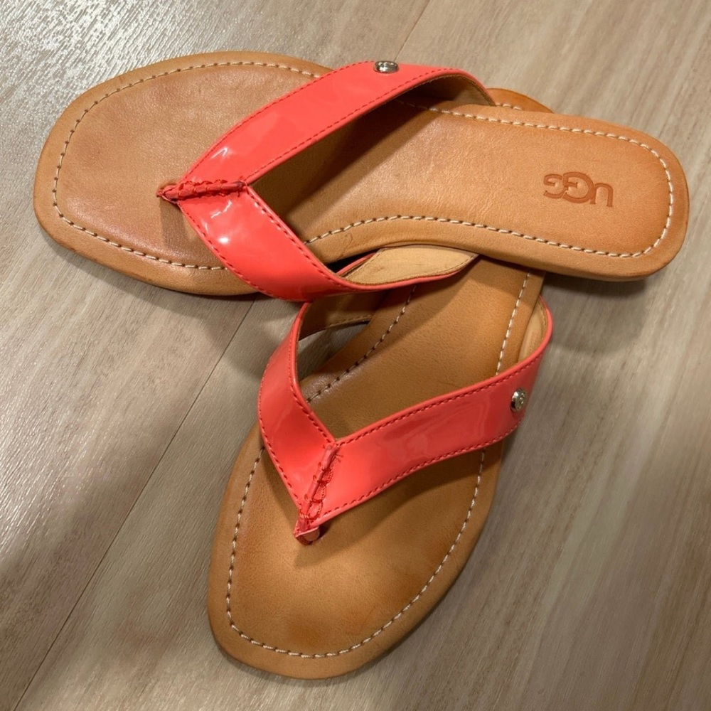 Women’s Peach/Salmon Ugg Sandals in Carey Leather Flip Style